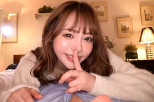 Anh Ông xã có sở thích nhìn bà xã lén lút với nhân viên giao pizza