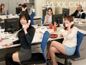 Vú em to làm buồi anh sướng bắn tinh ngập bể bơi